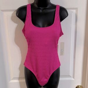 No Boundaries Pink Textured One-Piece Swimsuit, size medium, NWT.